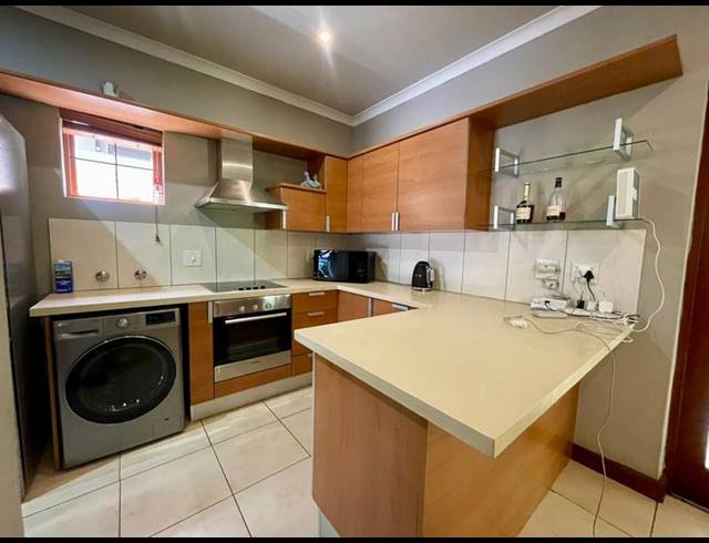 3 BEDROOM TOWNHOUSE FOR SALE IN MENLO PARK